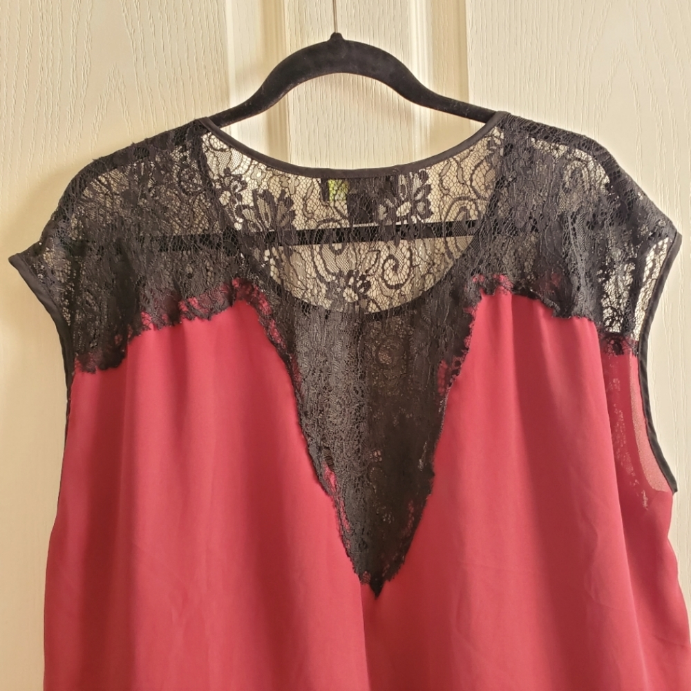 Forever 21 Plus Size 1X Black Lace and Burgundy Blouse - Picture 7 of 7